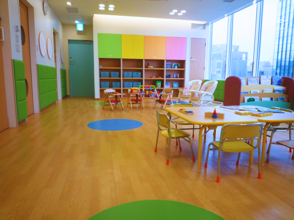 シフト固定の保育士★一時預かり専用施設【キッズスクウェア銀座三越/銀座駅直結】★交通費支給あり